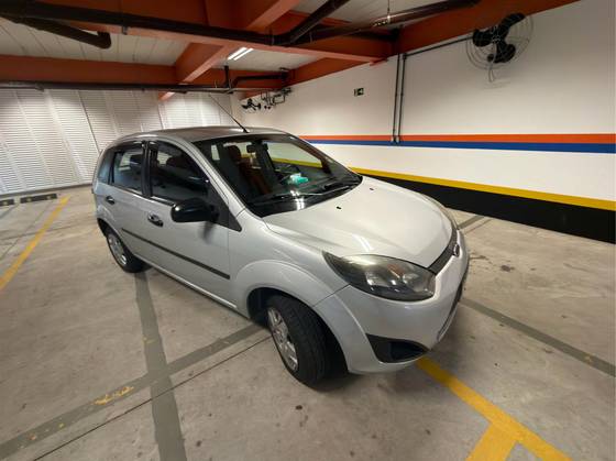 FORD FIESTA 1.6 MPI HATCH 8V FLEX 4P MANUAL FORD FIESTA 1.6 MPI HATCH 8V FLEX 4P MANUAL